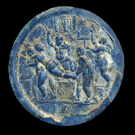 042. Couvercle dun miroir en bronze representant une scene de fessee a lecole .jpg